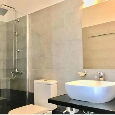 ヴィラ Avalon Cosy Apartments, Minimal With Shared Swimming Pool アグラリ