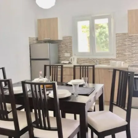 ヴィラ Avalon Cosy Apartments, Minimal With Shared Swimming Pool アグラリ