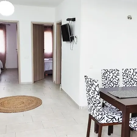 ヴィラ Avalon Cosy Apartments, Minimal With Shared Swimming Pool