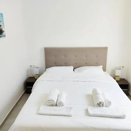 ヴィラ Avalon Cosy Apartments, Minimal With Shared Swimming Pool *