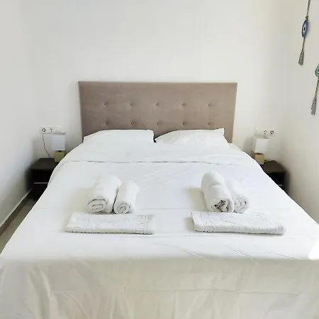 Avalon Cosy Apartments, Minimal With Shared Swimming Pool アグラリ