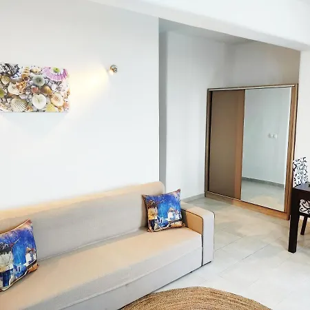 ヴィラ Avalon Cosy Apartments, Minimal With Shared Swimming Pool *