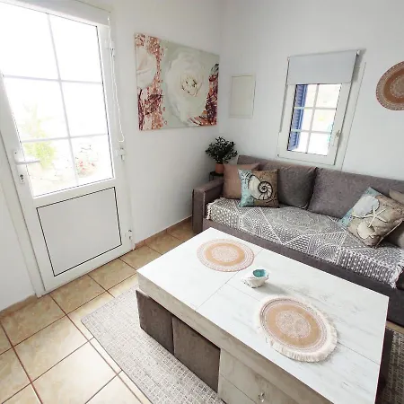 Avalon Cosy Apartments, Minimal With Shared Swimming Pool * アグラリ