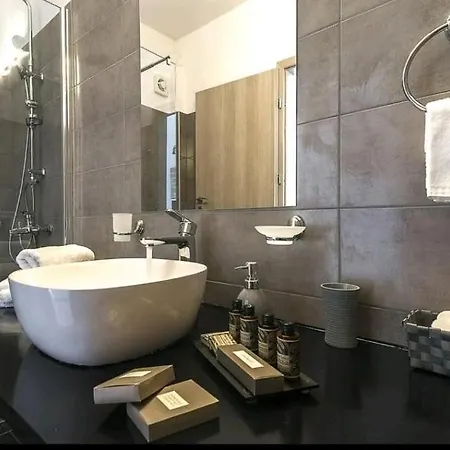 Avalon Cosy Apartments, Minimal With Shared Swimming Pool Вилла
