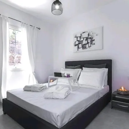 Avalon Cosy Apartments, Minimal With Shared Swimming Pool Вилла Аграри