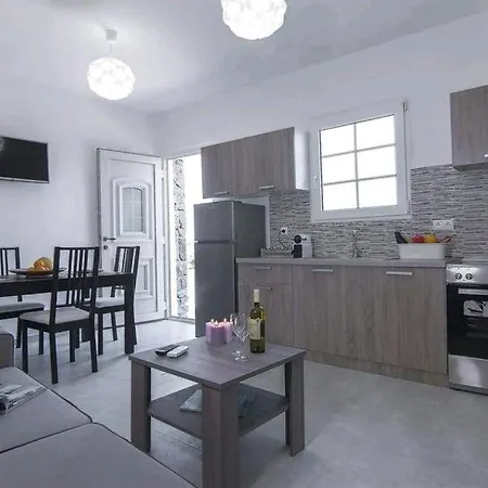 Avalon Cosy Apartments, Minimal With Shared Swimming Pool Вилла