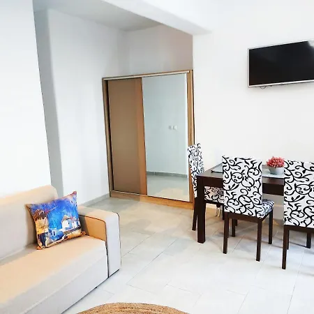 Avalon Cosy Apartments, Minimal With Shared Swimming Pool * Аграри