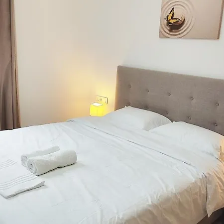 Avalon Cosy Apartments, Minimal With Shared Swimming Pool * Agrári