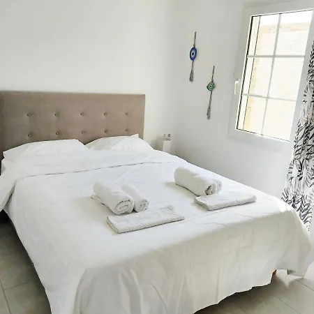 Avalon Cosy Apartments, Minimal With Shared Swimming Pool Вилла