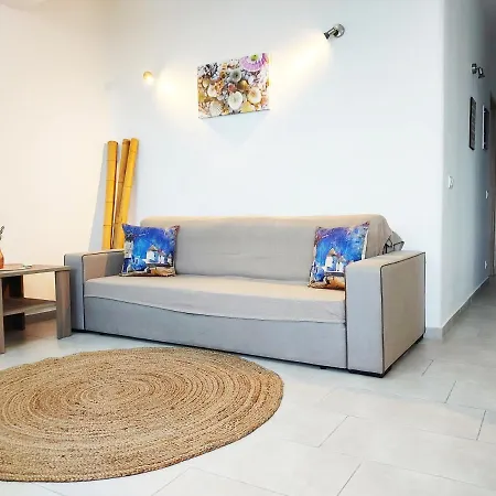 Avalon Cosy Apartments, Minimal With Shared Swimming Pool Вилла *