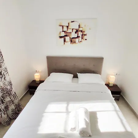 Avalon Cosy Apartments, Minimal With Shared Swimming Pool Вилла *