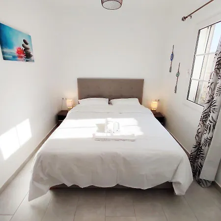 Avalon Cosy Apartments, Minimal With Shared Swimming Pool Аграри