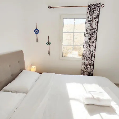 Вилла Avalon Cosy Apartments, Minimal With Shared Swimming Pool *