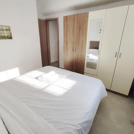 Вилла Avalon Cosy Apartments, Minimal With Shared Swimming Pool Аграри