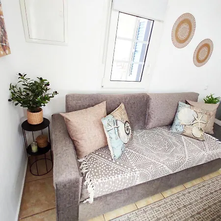 Avalon Cosy Apartments, Minimal With Shared Swimming Pool Вилла