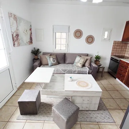 Avalon Cosy Apartments, Minimal With Shared Swimming Pool Вилла *