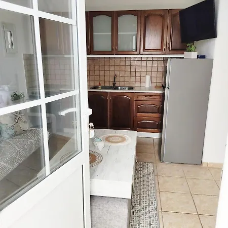 Avalon Cosy Apartments, Minimal With Shared Swimming Pool * Аграри