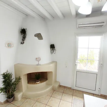 Вилла Avalon Cosy Apartments, Minimal With Shared Swimming Pool *