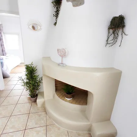 Avalon Cosy Apartments, Minimal With Shared Swimming Pool Аграри
