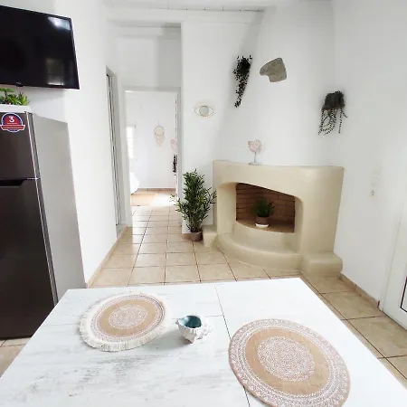 Вилла Avalon Cosy Apartments, Minimal With Shared Swimming Pool Аграри