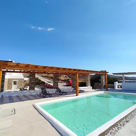 Вилла Avalon Cosy Apartments, Minimal With Shared Swimming Pool